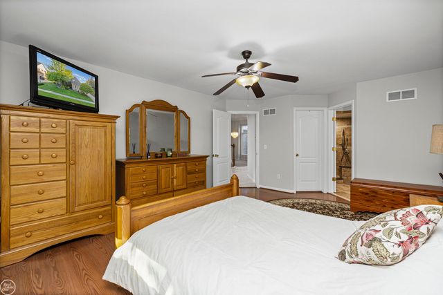 55261 Kingsway Drive, Shelby Twp, MI 48316