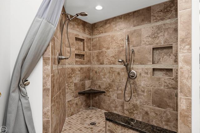 55261 Kingsway Drive, Shelby Twp, MI 48316
