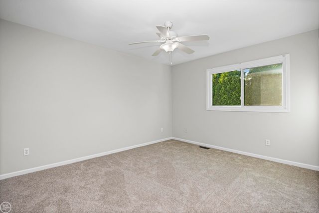 55261 Kingsway Drive, Shelby Twp, MI 48316