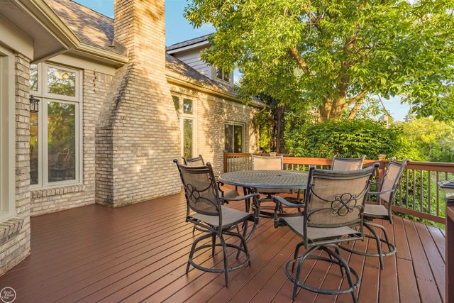 55261 Kingsway Drive, Shelby Twp, MI 48316