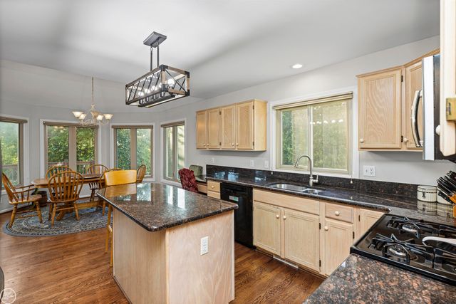 55261 Kingsway Drive, Shelby Twp, MI 48316