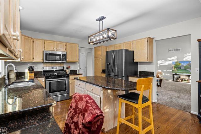 55261 Kingsway Drive, Shelby Twp, MI 48316