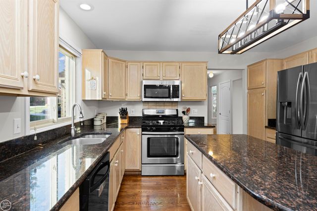 55261 Kingsway Drive, Shelby Twp, MI 48316