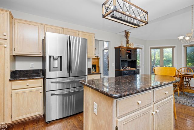 55261 Kingsway Drive, Shelby Twp, MI 48316