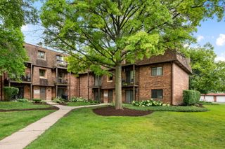 1520 S Fairfield Avenue 32C, Lombard, IL 60148