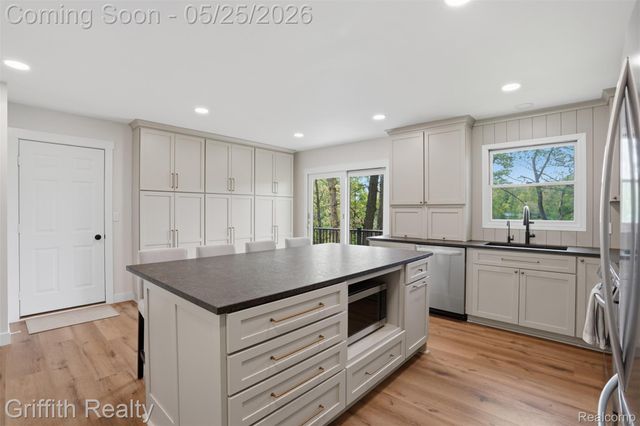 10232 Spencer Road, Brighton Township, MI 48114