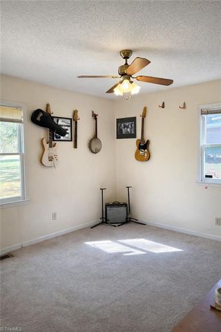 7601 Happy Hill Road, Kernersville, NC 27284