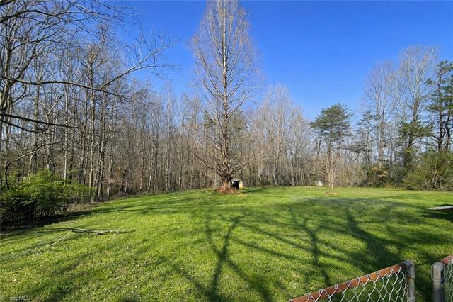 7601 Happy Hill Road, Kernersville, NC 27284