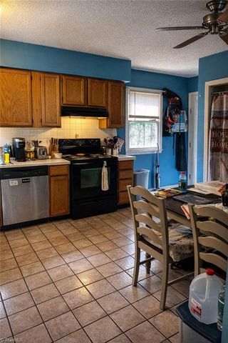 7601 Happy Hill Road, Kernersville, NC 27284