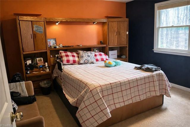 7601 Happy Hill Road, Kernersville, NC 27284