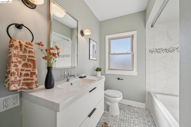 737 Cary Dr, San Leandro, CA 94577