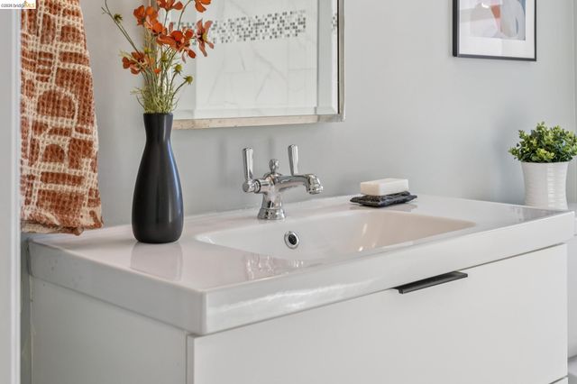 737 Cary Dr, San Leandro, CA 94577