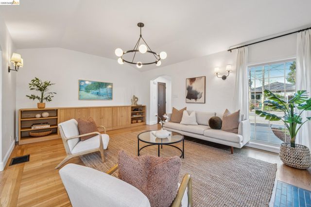 737 Cary Dr, San Leandro, CA 94577