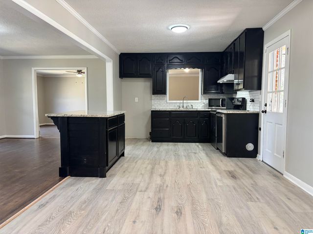 525 27TH AVENUE, Center Point, AL 35215