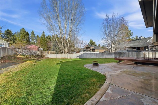 305 E Midway Rd, Colbert, WA 99005