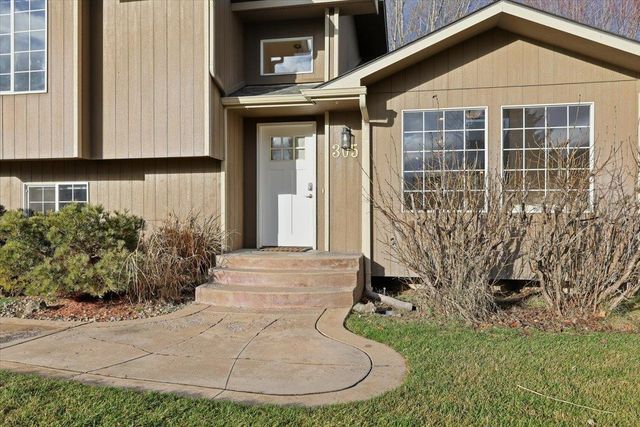 305 E Midway Rd, Colbert, WA 99005