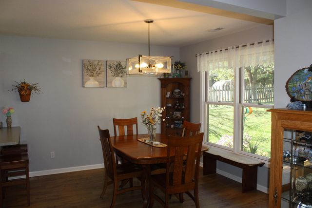 811 Thomas Dr, Angola, IN 46703