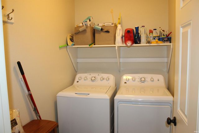 811 Thomas Dr, Angola, IN 46703