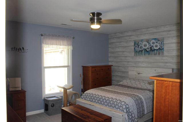 811 Thomas Dr, Angola, IN 46703