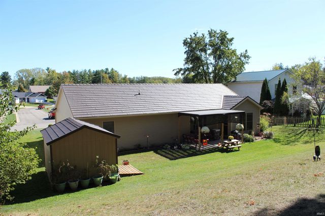 811 Thomas Dr, Angola, IN 46703