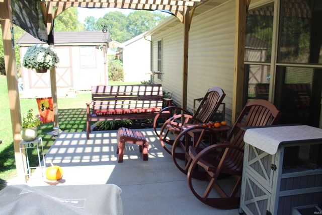 811 Thomas Dr, Angola, IN 46703