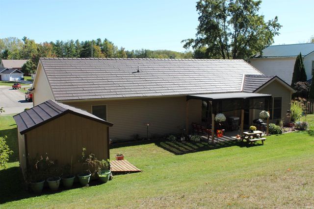 811 Thomas Dr, Angola, IN 46703