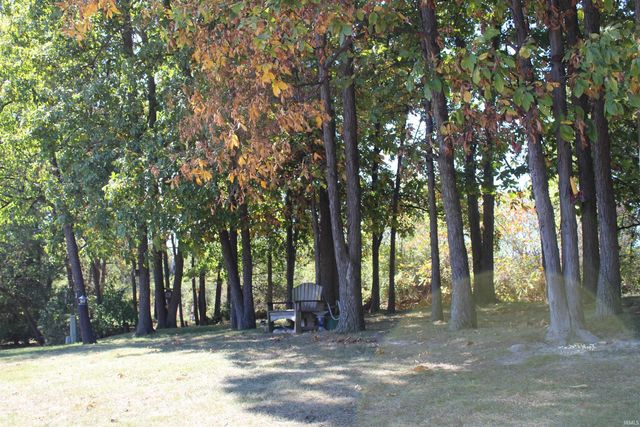 811 Thomas Dr, Angola, IN 46703