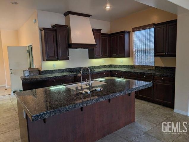 4713 Cresta Verde Place, Bakersfield, CA 93312