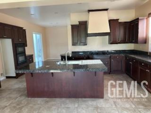 4713 Cresta Verde Place, Bakersfield, CA 93312