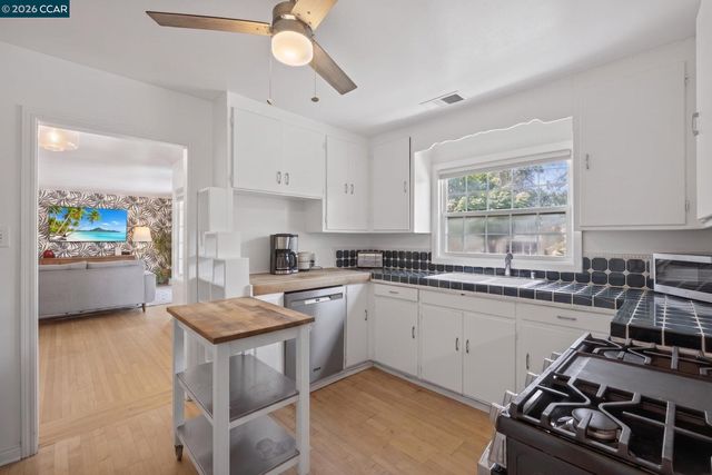 914 Vine Ave, Martinez, CA 94553