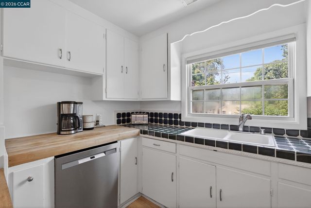 914 Vine Ave, Martinez, CA 94553