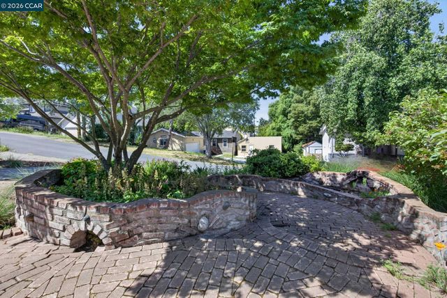914 Vine Ave, Martinez, CA 94553