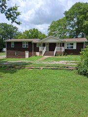 1263 Avondale Rd Ste B, Hendersonville, TN 37075