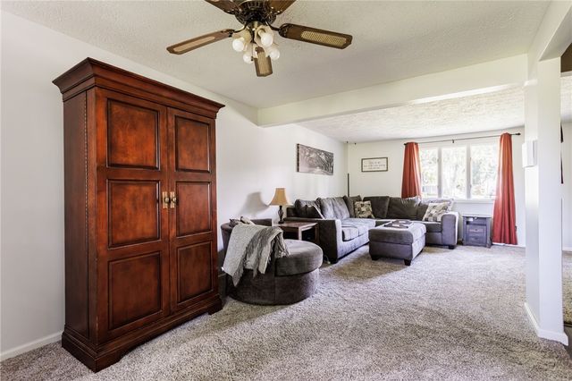 29 Huntington Parkway, Hamlin, NY 14464