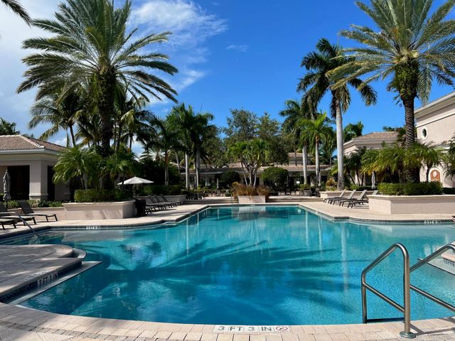 2809 Amalei Drive 302, Palm Beach Gardens, FL 33410