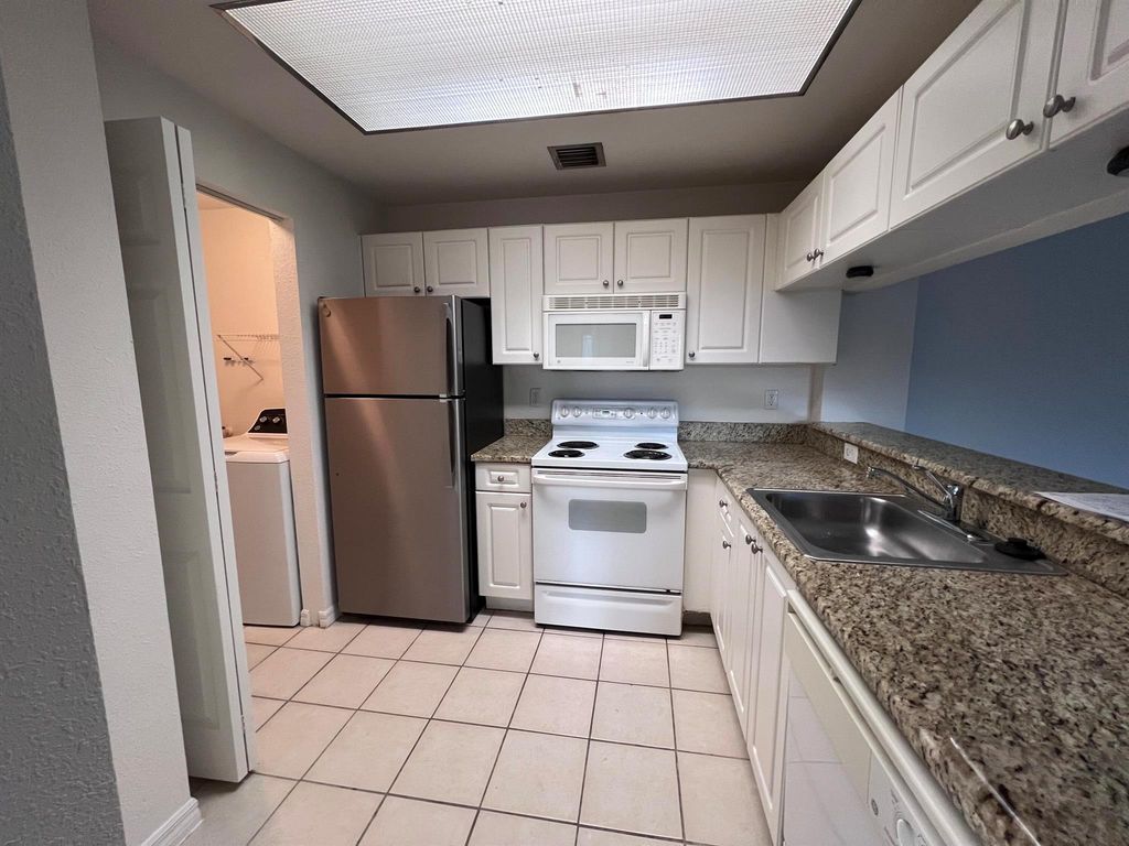 2809 Amalei Drive 302, Palm Beach Gardens, FL 33410