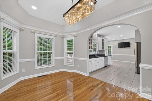 220 35th Avenue NE, Hickory, NC 28601