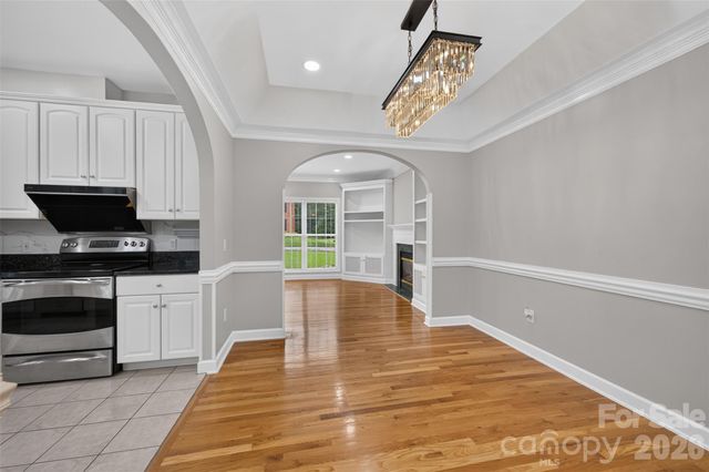 220 35th Avenue NE, Hickory, NC 28601