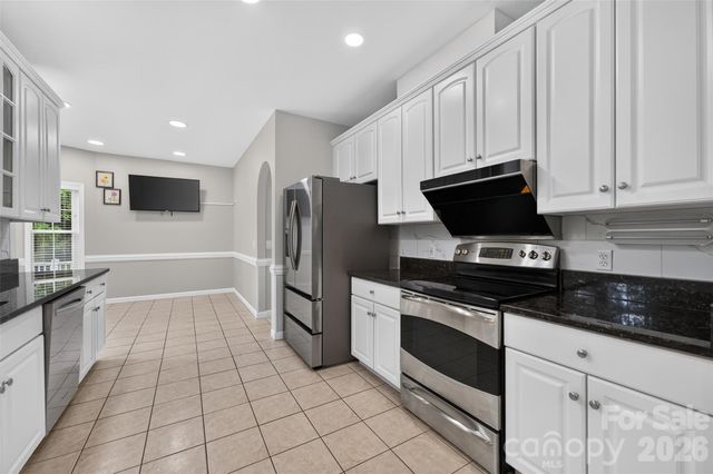 220 35th Avenue NE, Hickory, NC 28601