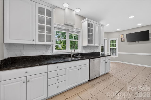 220 35th Avenue NE, Hickory, NC 28601