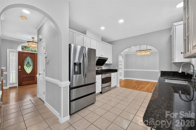 220 35th Avenue NE, Hickory, NC 28601