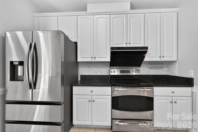 220 35th Avenue NE, Hickory, NC 28601