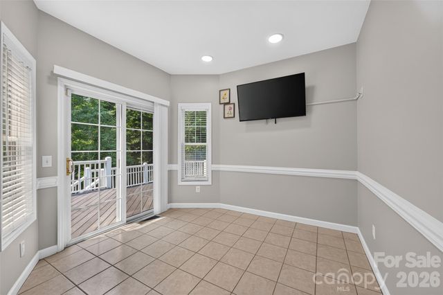 220 35th Avenue NE, Hickory, NC 28601