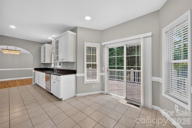 220 35th Avenue NE, Hickory, NC 28601