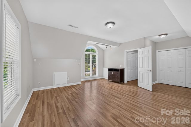 220 35th Avenue NE, Hickory, NC 28601
