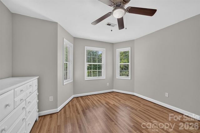 220 35th Avenue NE, Hickory, NC 28601