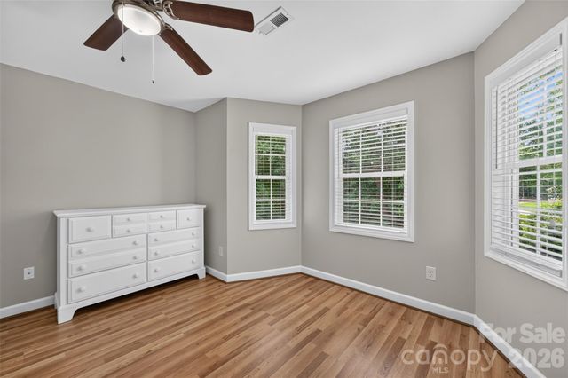 220 35th Avenue NE, Hickory, NC 28601