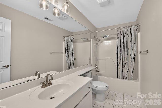 220 35th Avenue NE, Hickory, NC 28601