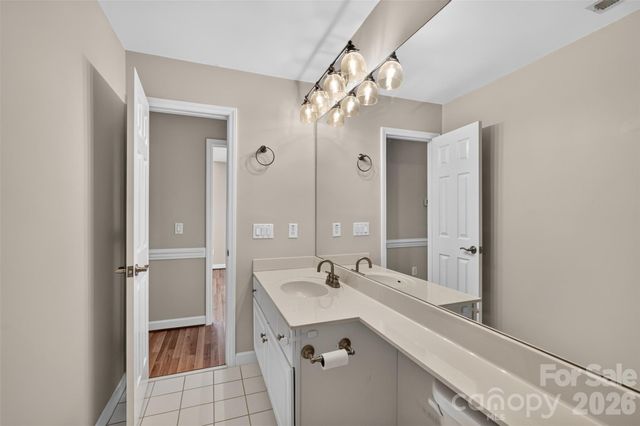 220 35th Avenue NE, Hickory, NC 28601