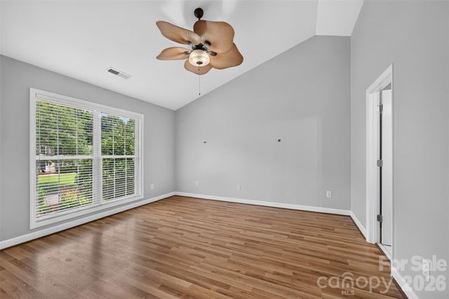 220 35th Avenue NE, Hickory, NC 28601